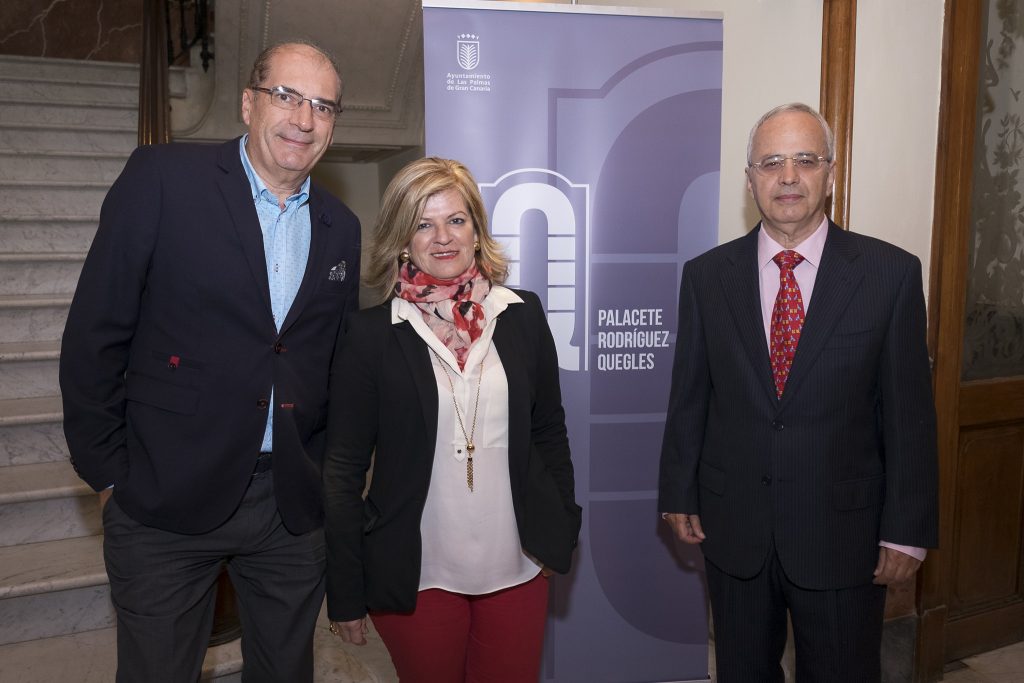 La concejal, Inmaculada Medina, Juan José Laforet y el periodista José Febles.