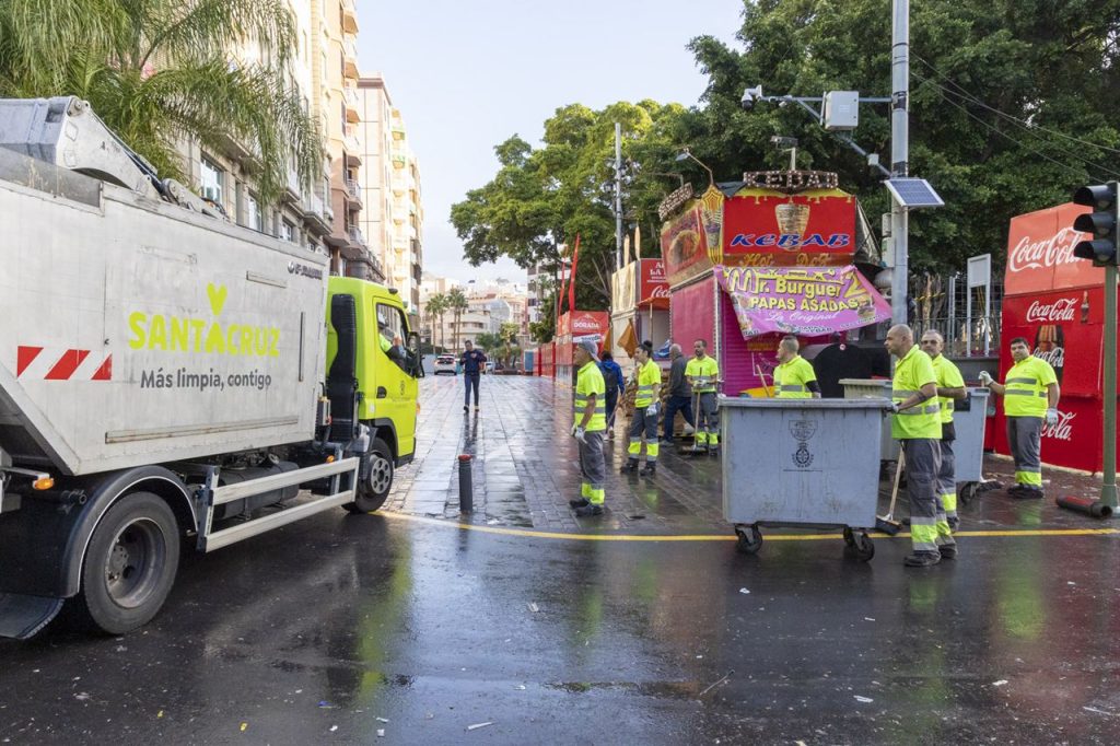 Servicio de limpieza del Carnaval de Santa Cruz.