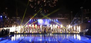 Candidatas al carnaval y aspirantes a Drag Queen sobre el escenario.