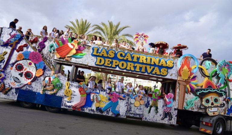 Desfile anunciador del Carnaval de Maspalomas.