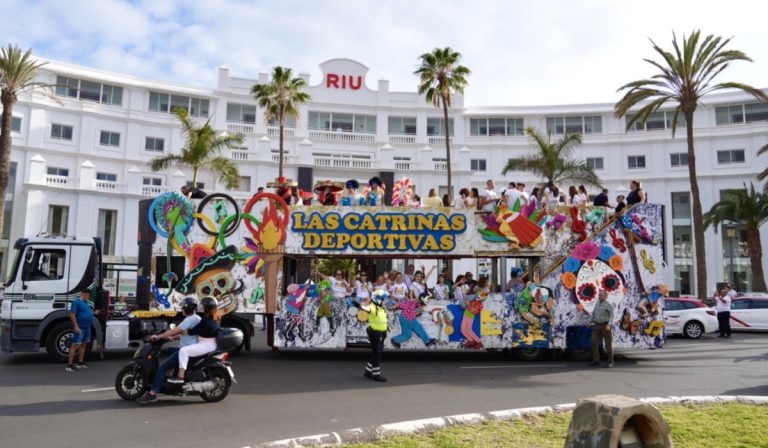 Desfile anunciador del Carnaval de Maspalomas.
