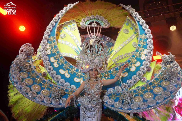 Gala Reina Adulta del Carnaval de Los Gigantes.