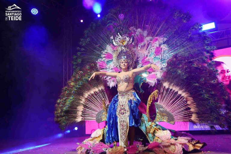 Gala Reina Adulta del Carnaval de Los Gigantes.