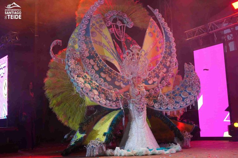 Gala Reina Adulta del Carnaval de Los Gigantes.