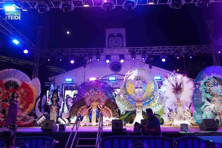 Gala Reina Adulta del Carnaval de Los Gigantes.